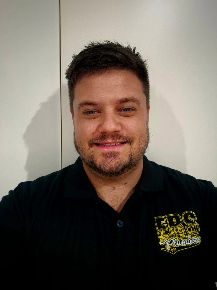 Brendan from ERS Plumbers wearing a branded ERS shirt